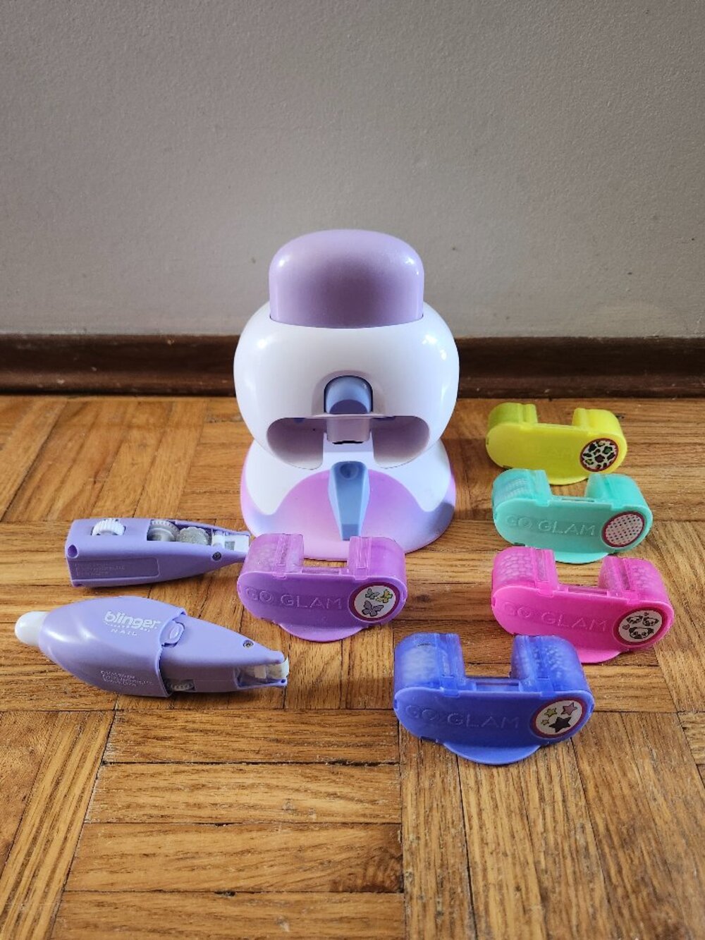 Cool Maker Go Glam Nail Stamper Salon and 2 Blinger Ultimate Nail Wands